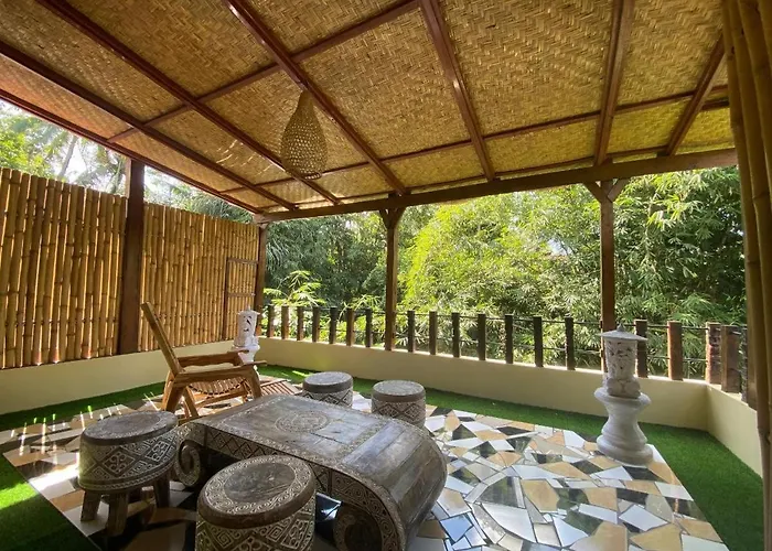 Bamboo Oasis Hotel *