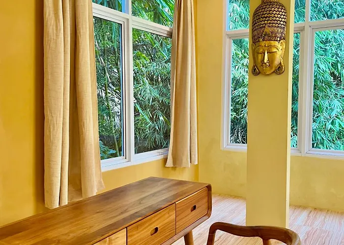 Bamboo Oasis Hotel *