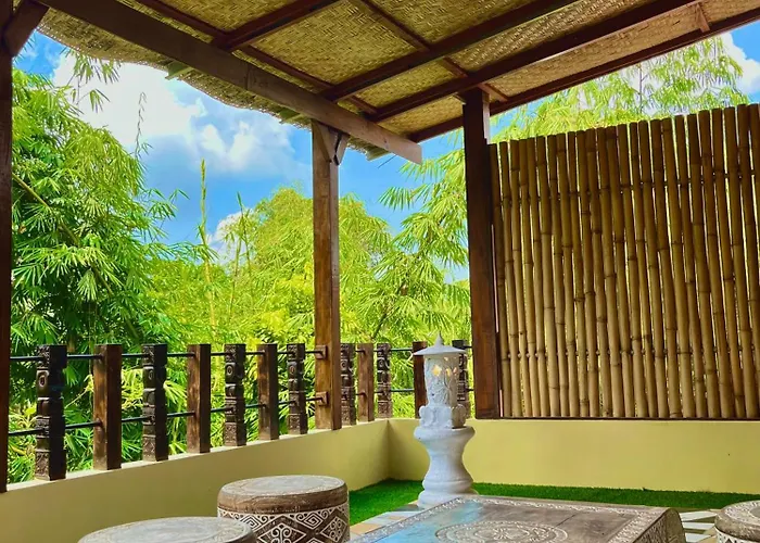 Bamboo Oasis Hotel *